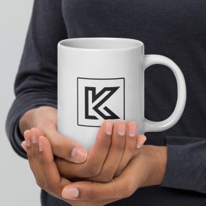 K White glossy mug